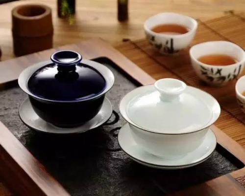 泡茶用盖碗好还是茶壶好