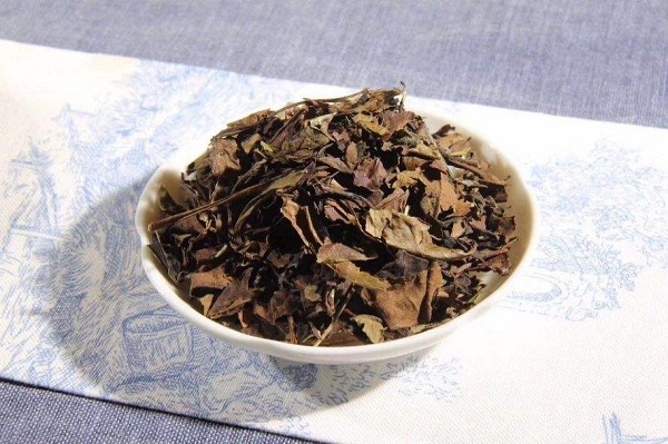 怎样分辨新老白茶？
