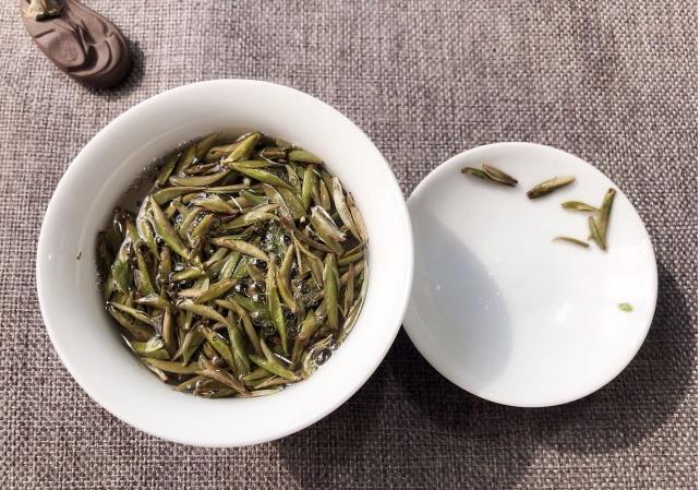 白茶一天喝多少合适？